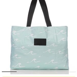 NWT Aloha Collection Seaside Holo Holo Tote